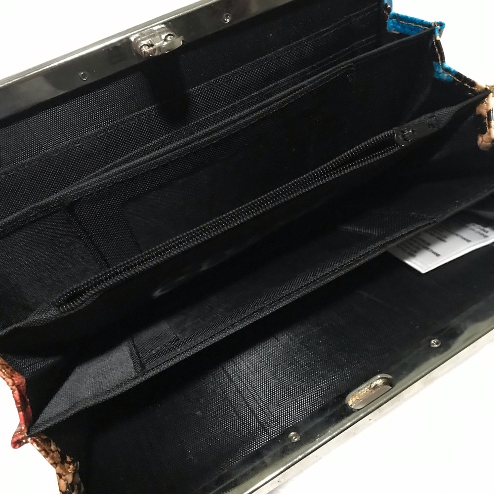 Clutch - Picture 3 of 3